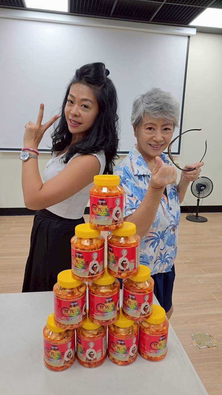 成果展學員與泡菜品牌照